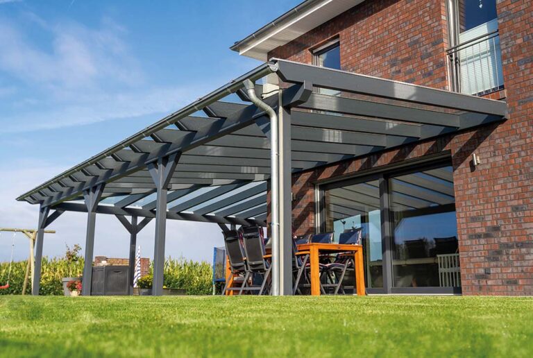 Terrassenüberdachung mit Dachrinne und Fallrohr