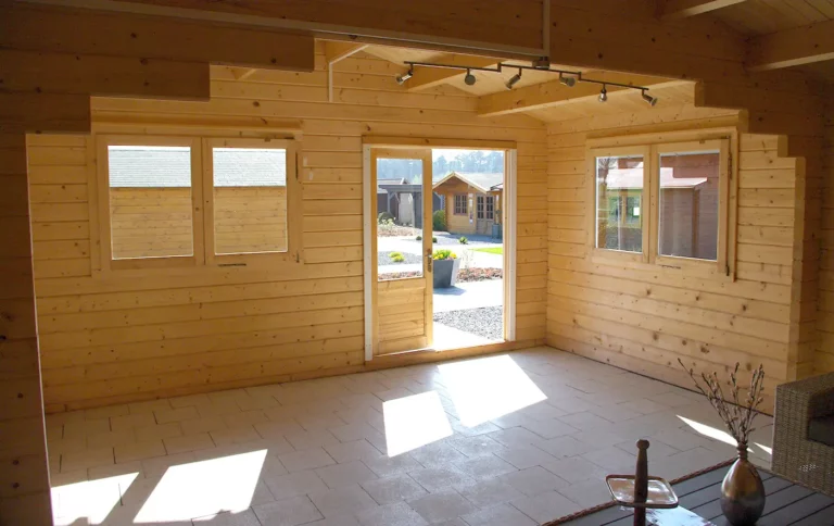 Gartenhaus mit gepflastertem Boden