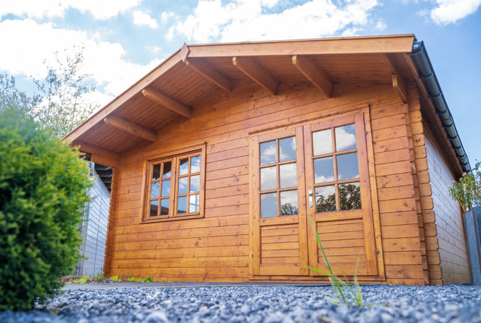 Kleines Gartenhaus aus Holz