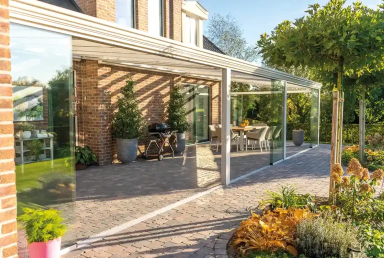 Glasschiebewand cremeweiß