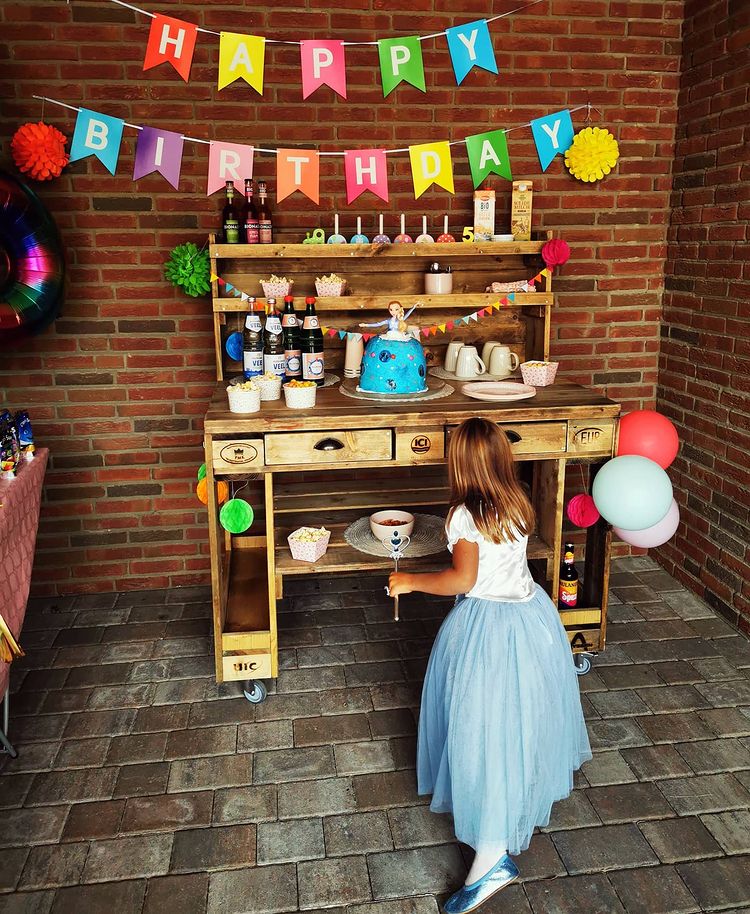 Kinderküche aus Paletten