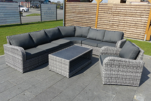 Gartenset auf Terrasse